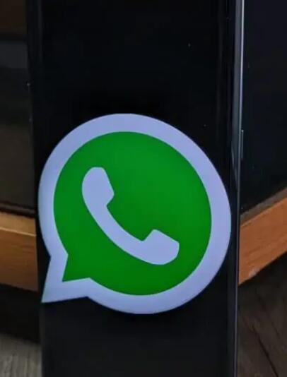 WhatsApp正在广泛推出底部栏